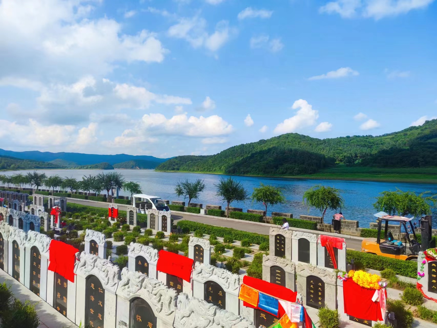 大河贝墓园:在山水间安放生命的诗意